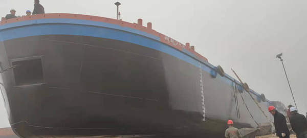 恭喜李老板船只下河，船號(hào)（四航258）