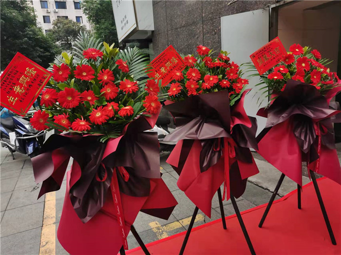 四川中青旅綿陽分社、綿陽市中旅假日旅行社、綿陽自來文化傳播有限公司24H自助售貨服務(wù)盛大開業(yè)